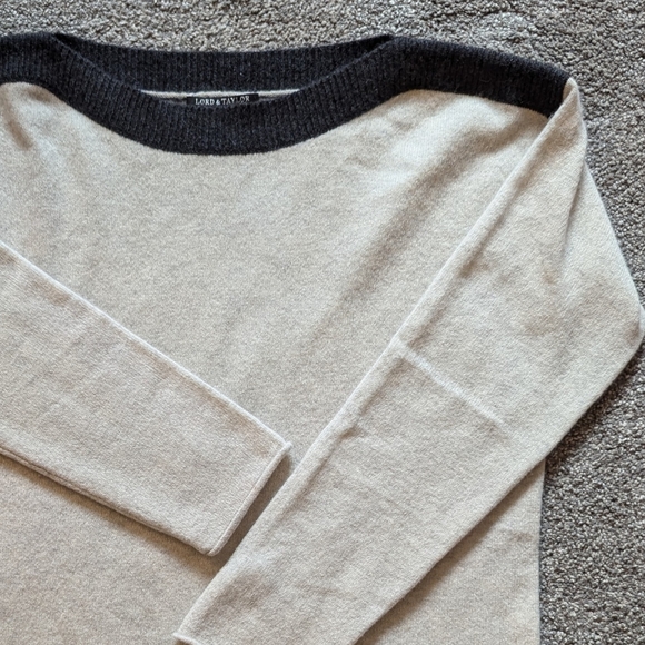 Lord & Taylor 100% Cashmere Sweater - Picture 1 of 5